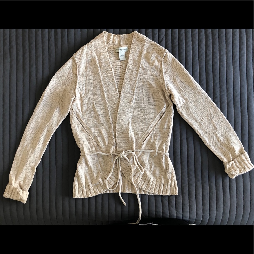 Tie at waist cream colored BR sweater